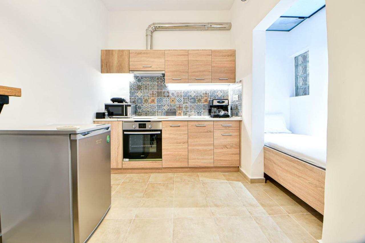 Flowers Of Athens, Boutique Aparthotel With 6-Apartments In Central Αθήνα Εξωτερικό φωτογραφία