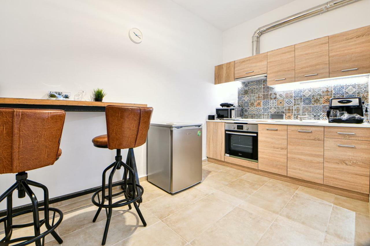 Flowers Of Athens, Boutique Aparthotel With 6-Apartments In Central Αθήνα Εξωτερικό φωτογραφία